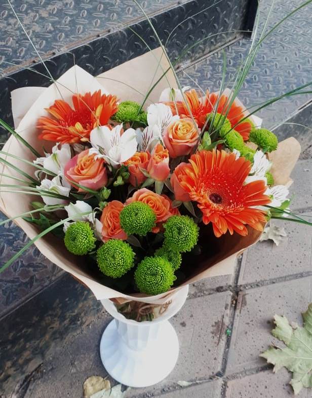 Букет огненно-рыжий в Санамере Букет цветов из: Герберы, Хризантемы, Альстромерии и Розы в Санамере