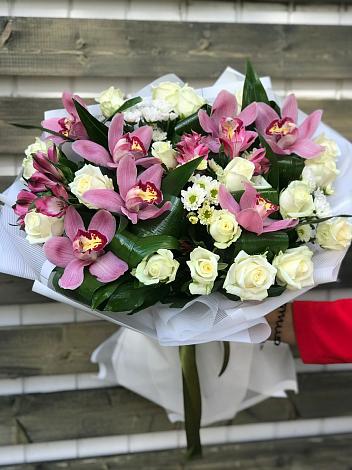 Букет цветов из: Розы и Хризантемы в Санамере