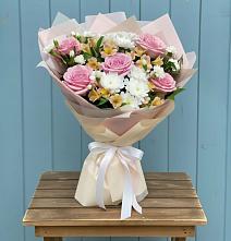Букет французская меренга в Санамере Букет цветов из:  Гвоздики, Орхидеи и Розы в Санамере
