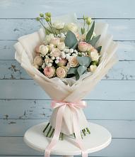 Букет Сказочное воображение в Санамере Букет цветов из:  Розы и Лизиантусы в Санамере