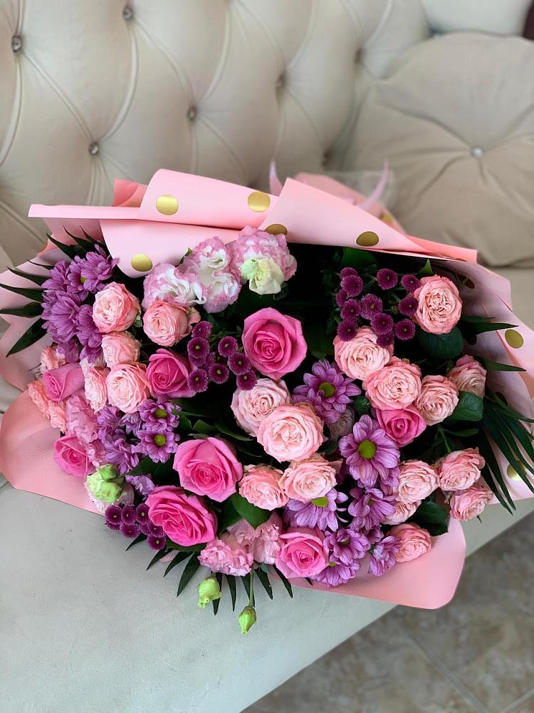 Букет Ваше величество в Санамере Букет цветов из: Хризантемы, Розы и Лизиантусы в Санамере