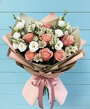 Букет олимп в Санамере Букет цветов из:  Розы, Альстромерии и Лизиантусы в Санамере