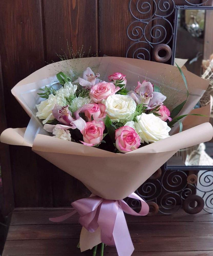 Букет майское утро в Санамере Букет цветов из: Гвоздики, Орхидеи, Розы и Хризантемы в Санамере