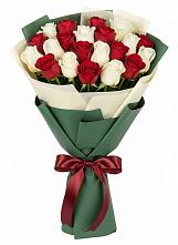 Микс из красных и белых роз в Санамере Букет Микс из красных и белых роз в Санамере