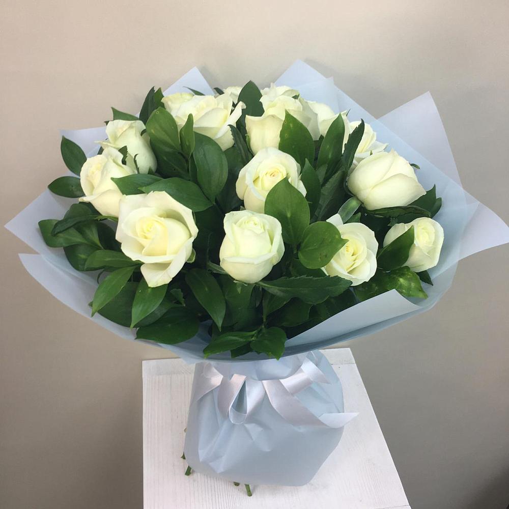 15 Белых роз Проуд в Санамере Букет 15 Белых роз Проуд в Санамере