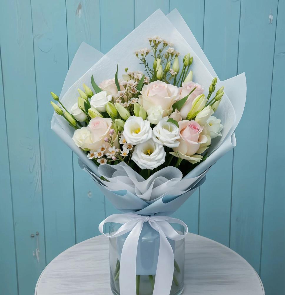 Букет очаровательный аромат в Санамере Букет цветов из: Розы и Лизиантусы в Санамере