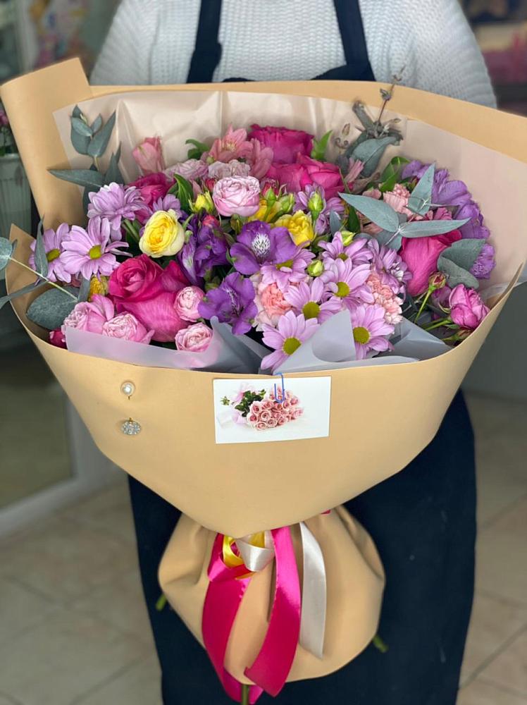 Букет вдохновленный любовью в Санамере Букет цветов из: Хризантемы, Гвоздики и Альстромерии в Санамере