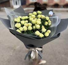 Букет Белые кустовые розы Солинеро в Санамере
