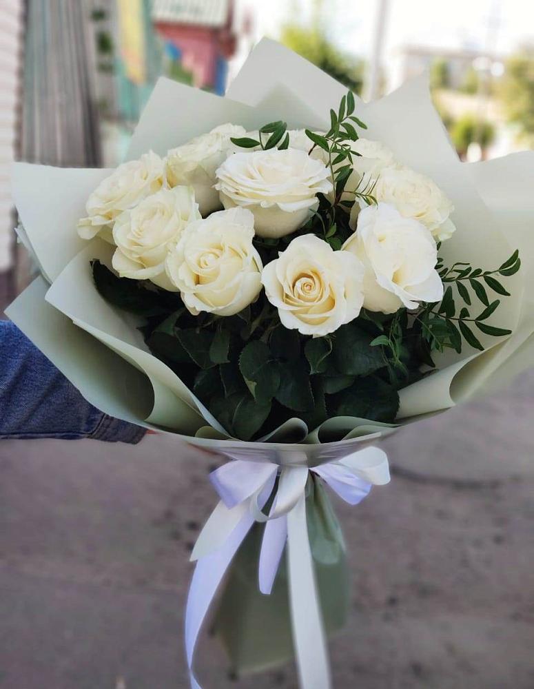 Белые розы Проуд в Санамере Букет Белые розы Проуд в Санамере