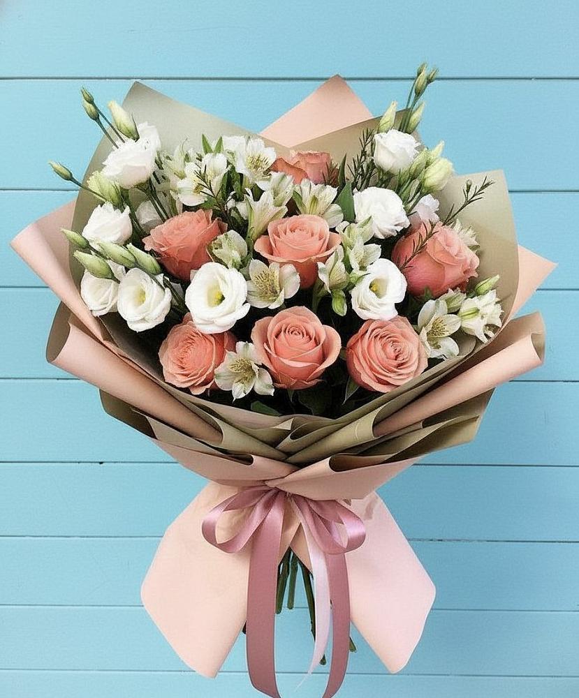 Букет олимп в Санамере Букет цветов из: Розы, Альстромерии и Лизиантусы в Санамере