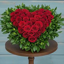 Композиция Сердце в любви в Санамере Цветочная композиция из Розы в виде сердца в Санамере