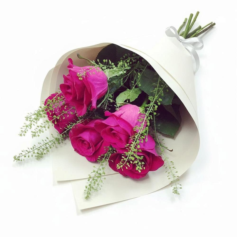 Букет ярко-розовый в Санамере Букет цветов из: Розы в Санамере