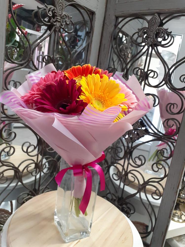 Букет радуга в Санамере Букет цветов из: Герберы в Санамере