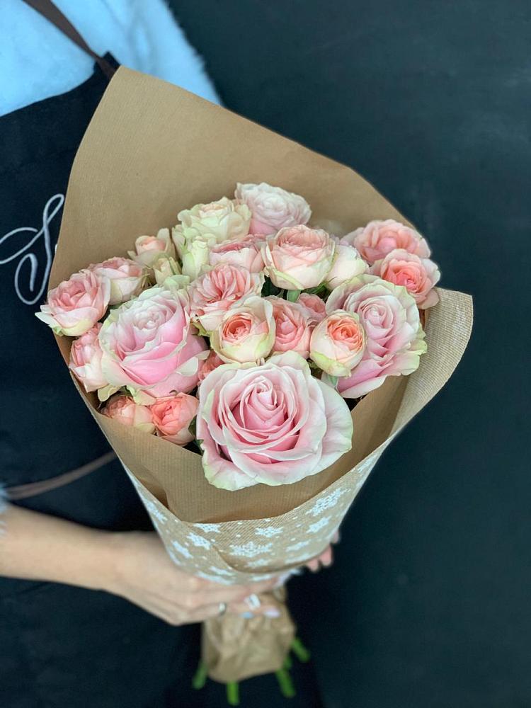 Букет ванильный зефир в Санамере Букет цветов из: Хризантемы и Розы в Санамере