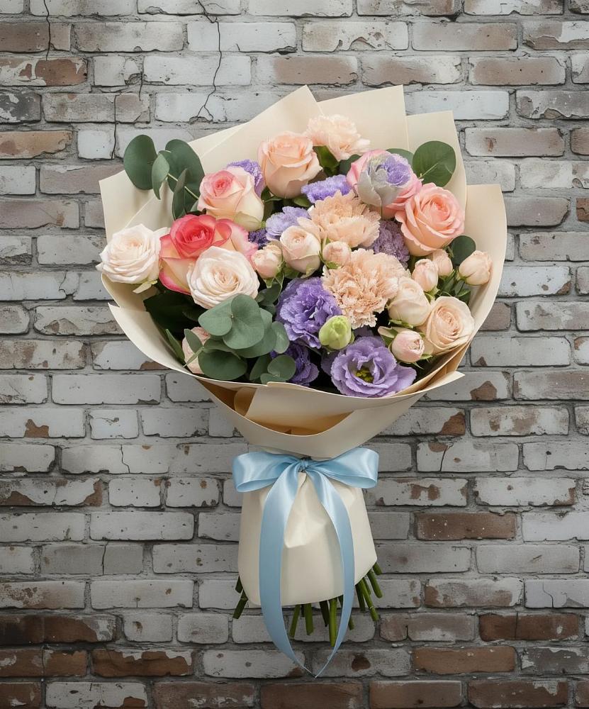 Букет Феерия в Санамере Букет цветов из: Розы, Лизиантусы и Гвоздики в Санамере