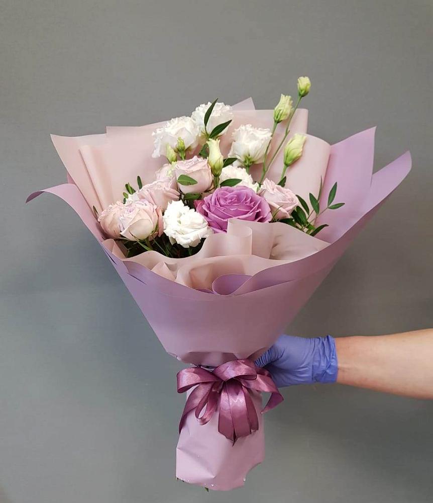 Букет Легкое дыхание в Санамере Букет цветов из: Розы и Лизиантусы в Санамере