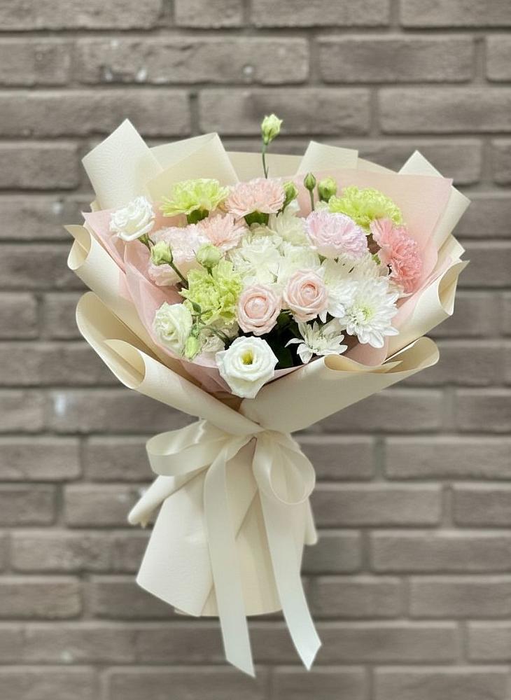 Букет Трепет мечты в Санамере Букет цветов из: Гвоздики, Розы, Лизиантусы и Хризантемы в Санамере