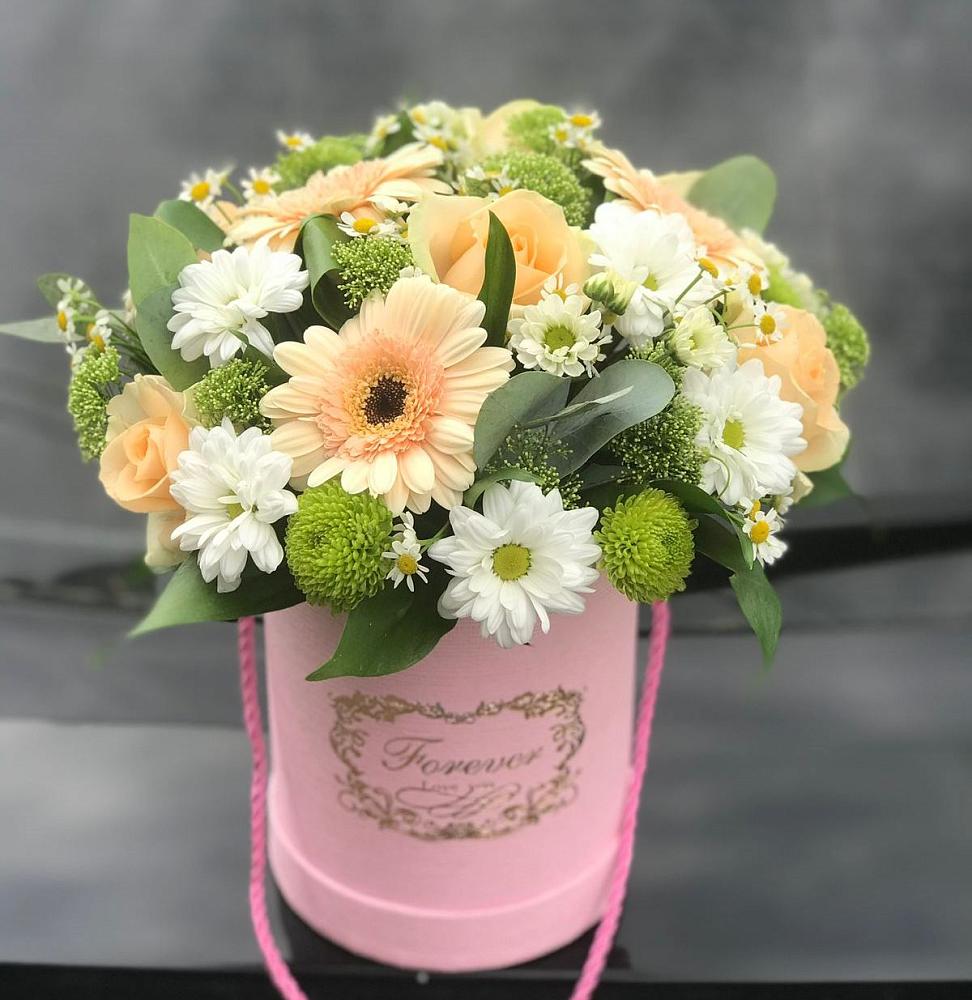 Композиция маленькая прелесть в Санамере Цветочная композиция из Розы, Герберы и Хризантемы в шляпной коробке в Санамере