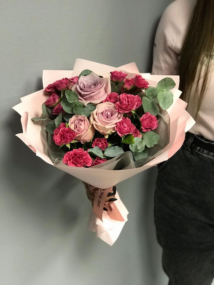 Букет восхищение в Санамере Букет цветов из: Гвоздики и Розы в Санамере