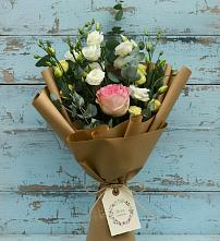 Букет нежный привет в Санамере Букет цветов из:  Розы и Лизиантусы в Санамере