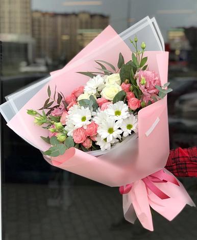 Букет цветов из: Розы, Лизиантусы и Хризантемы в Санамере